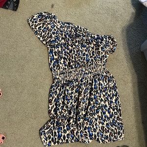 Single shoulder blouse